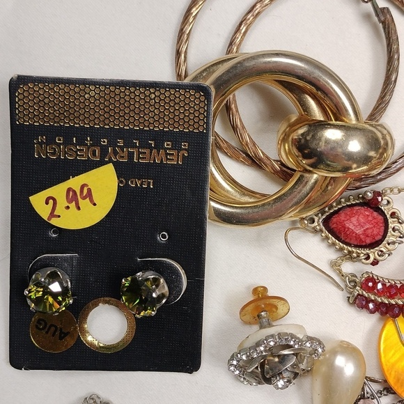 Assorted Jewelry Collection - Picture 6 of 10